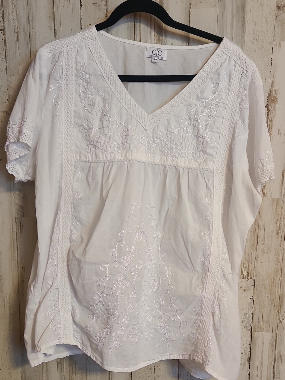CHIC CONNECTION White Embroidered V-Neck Women's Top